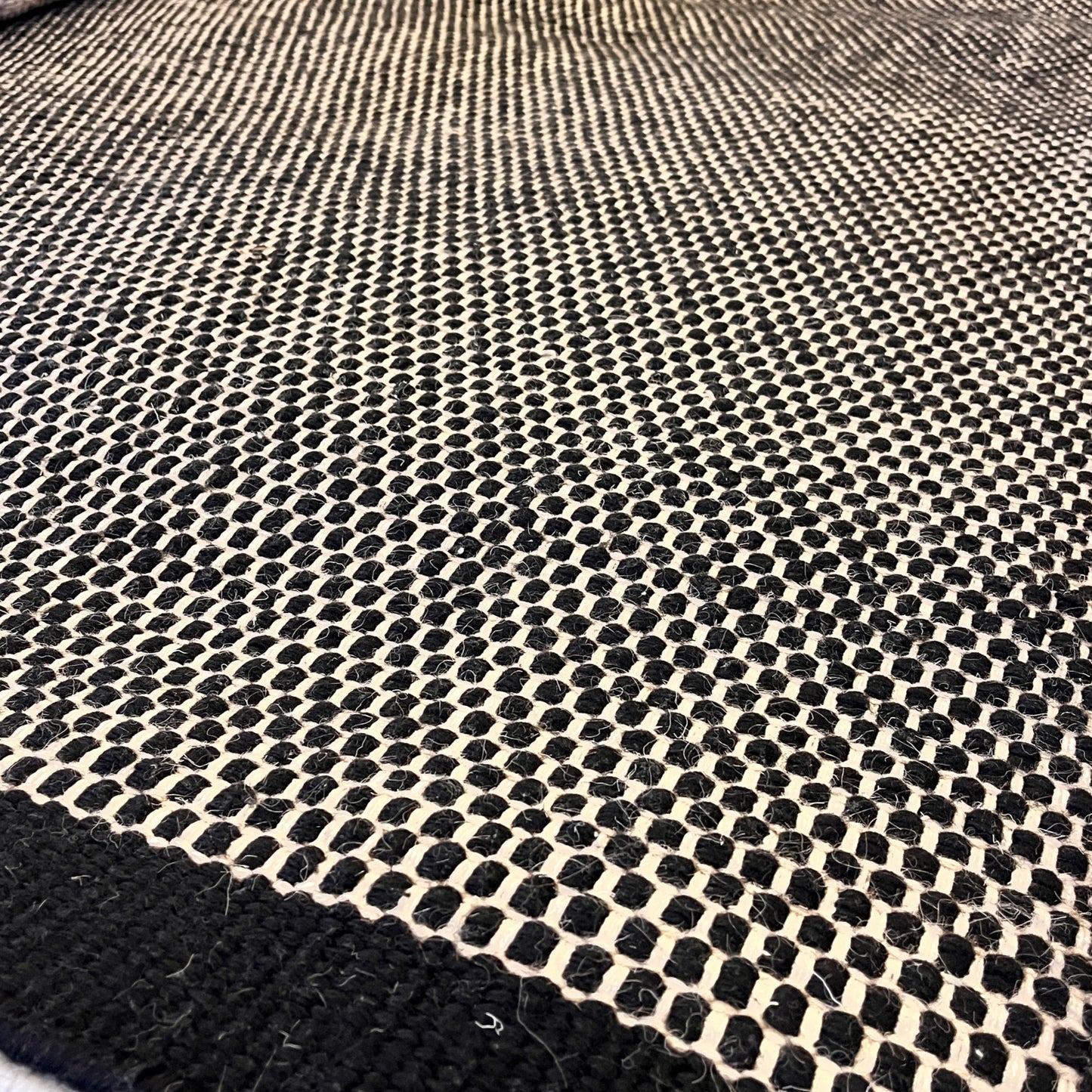 ALFOMBRA MONETTI NEGRO